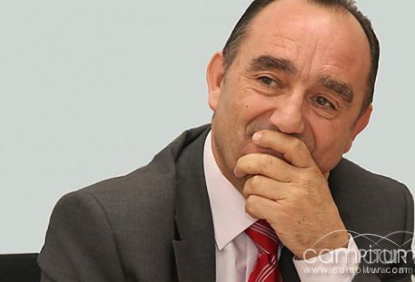 Valentín Cortés deja la alcaldía de Llerena 